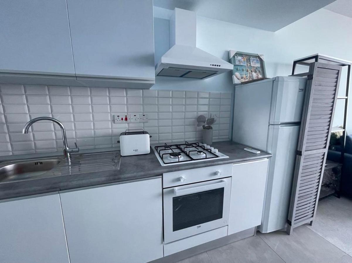 Sea View Suites By The Coast Фамагуста Екстериор снимка
