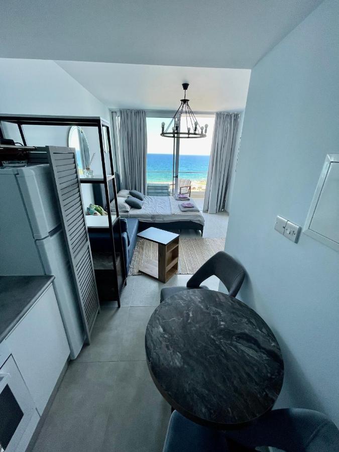 Sea View Suites By The Coast Фамагуста Екстериор снимка
