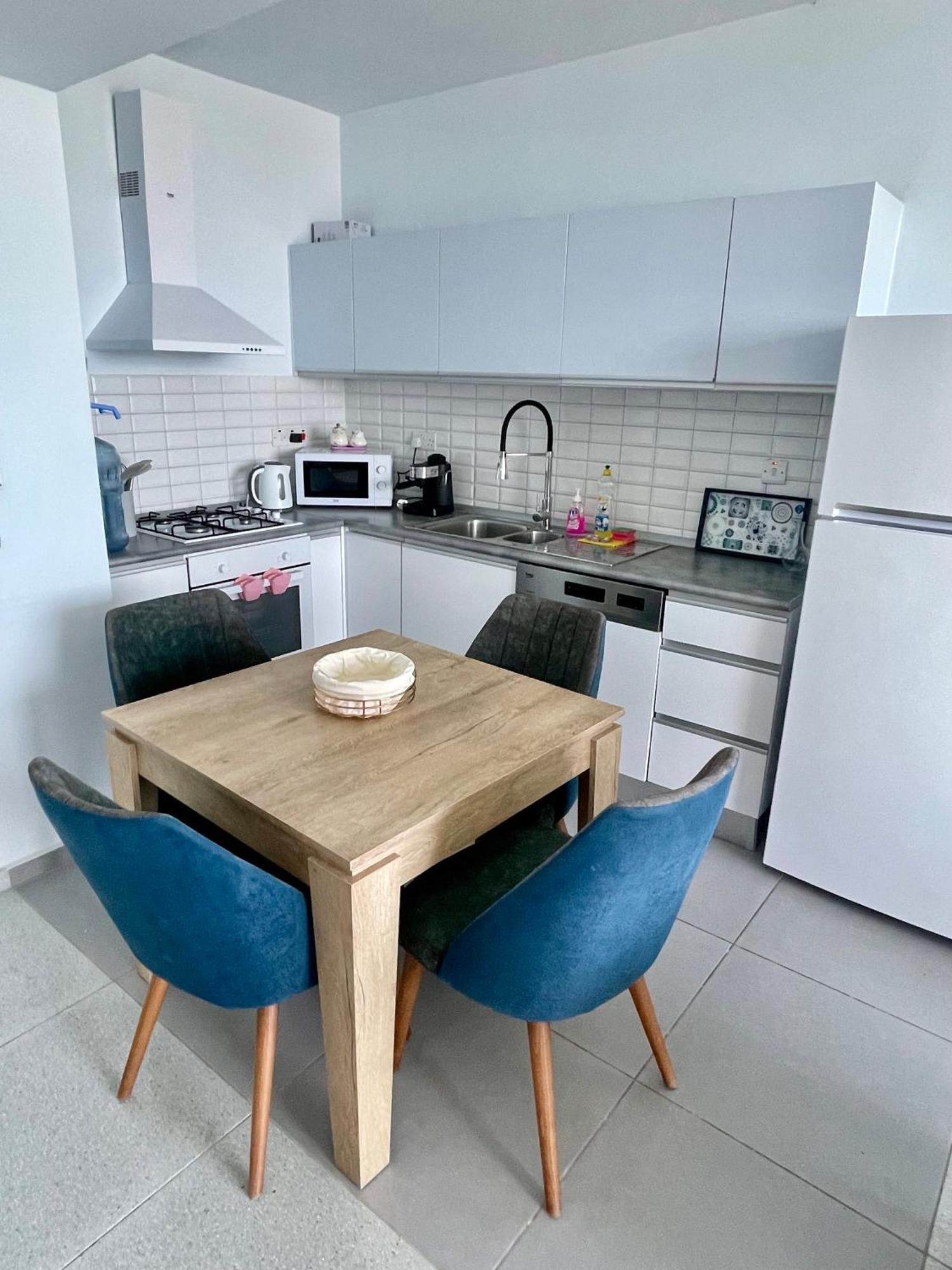 Sea View Suites By The Coast Фамагуста Екстериор снимка
