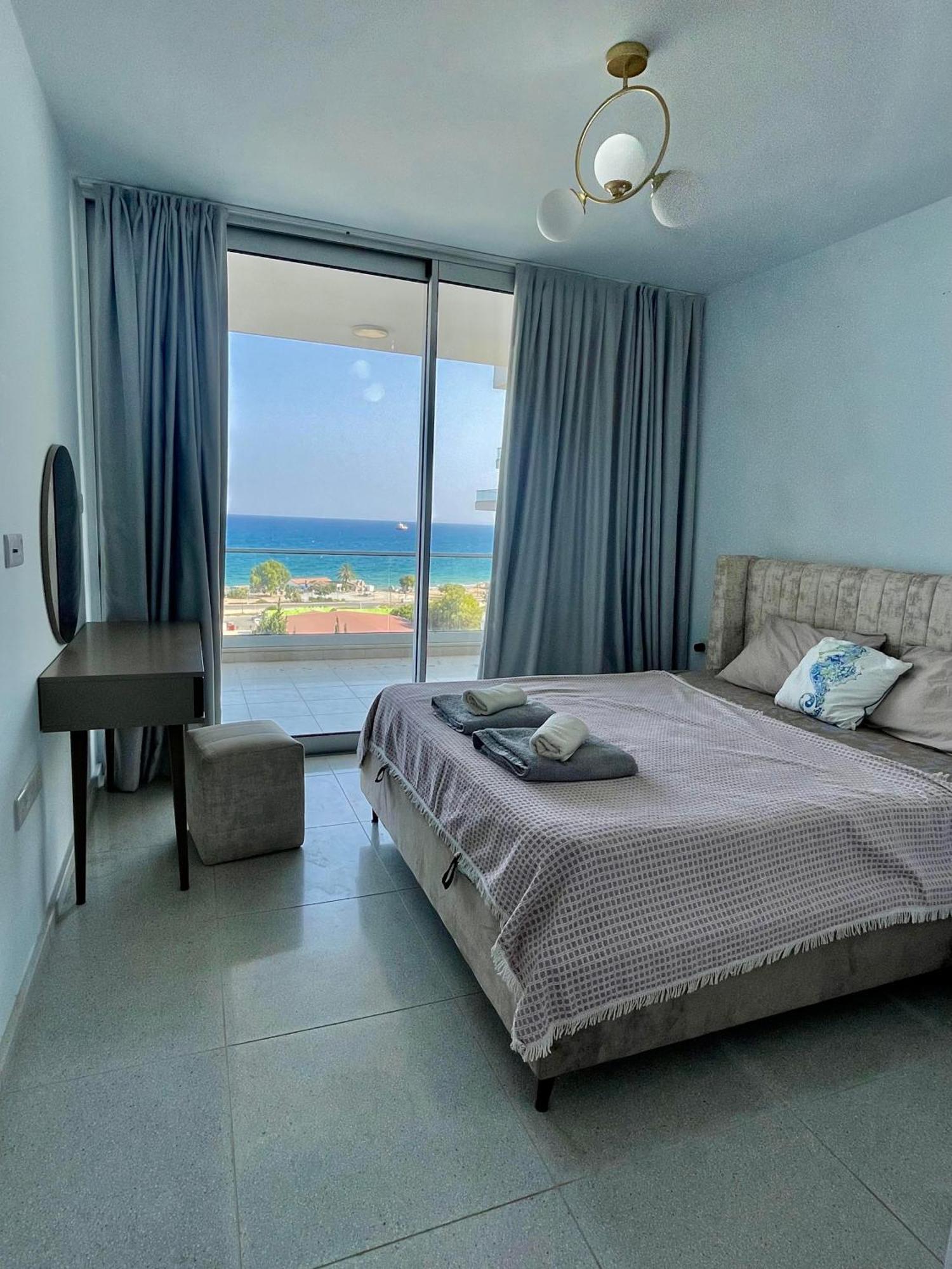 Sea View Suites By The Coast Фамагуста Екстериор снимка