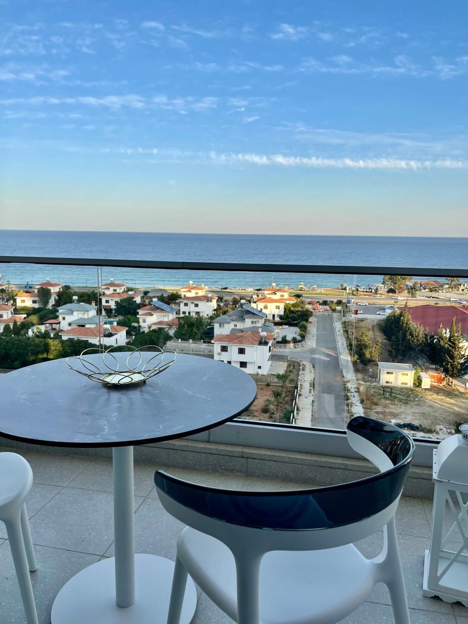 Sea View Suites By The Coast Фамагуста Екстериор снимка