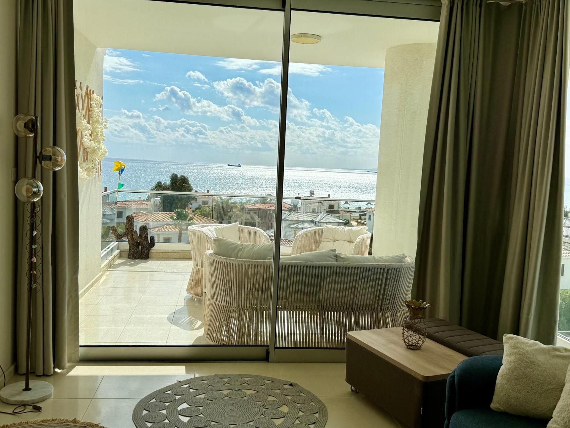 Sea View Suites By The Coast Фамагуста Екстериор снимка