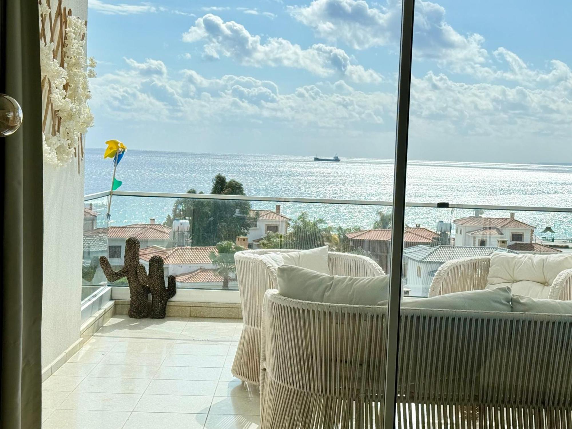 Sea View Suites By The Coast Фамагуста Екстериор снимка