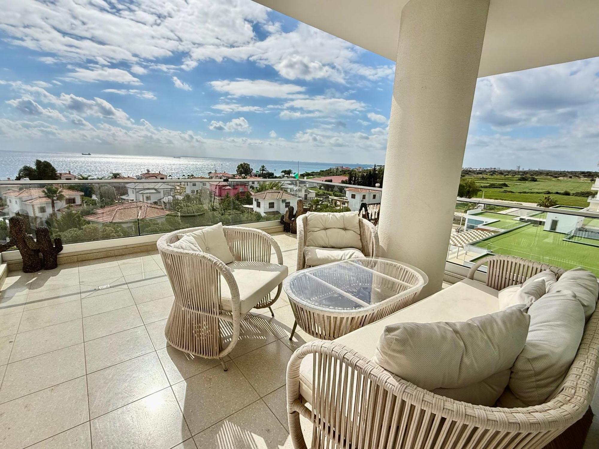 Sea View Suites By The Coast Фамагуста Екстериор снимка