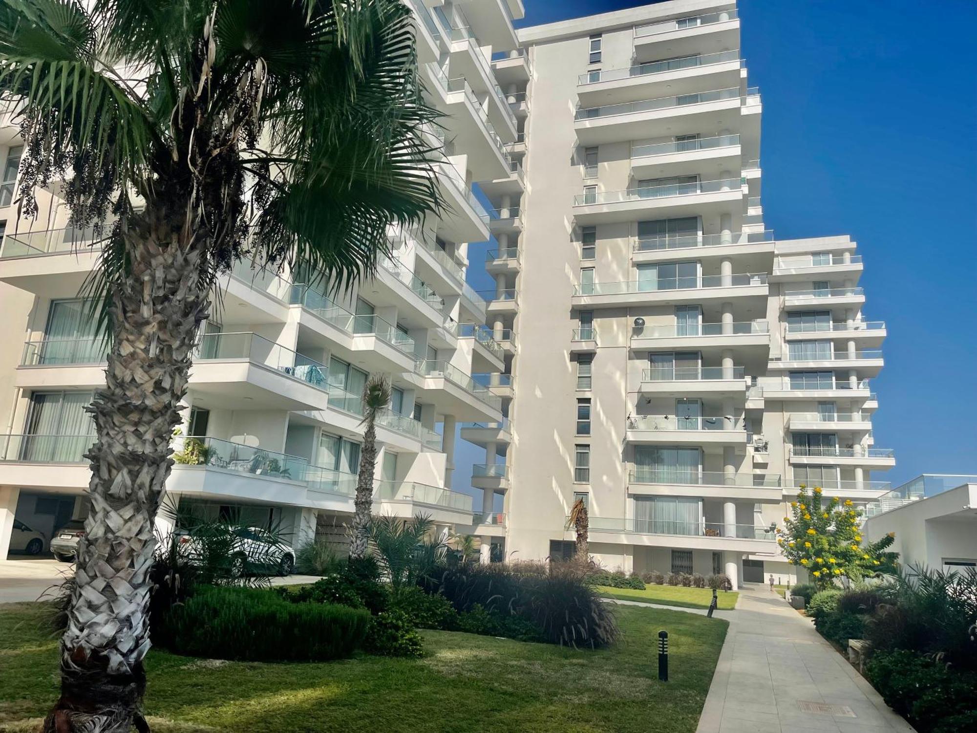 Sea View Suites By The Coast Фамагуста Екстериор снимка