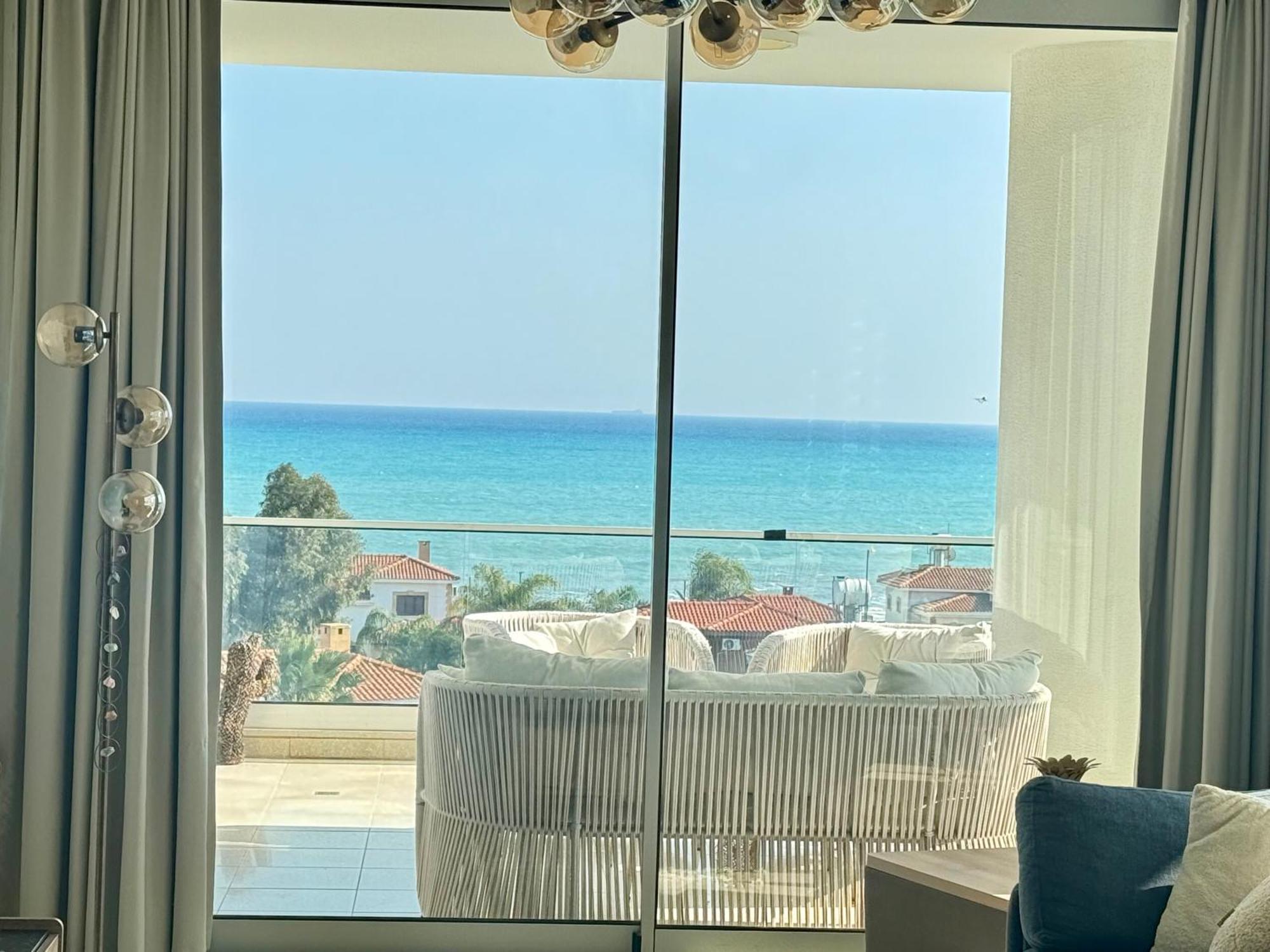 Sea View Suites By The Coast Фамагуста Екстериор снимка